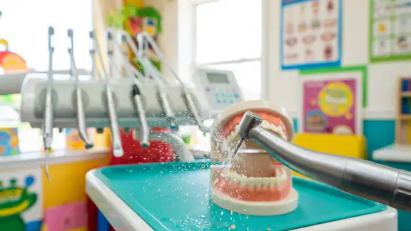 Plongez dans l'univers captivant de Médecin d'enfants : dentiste